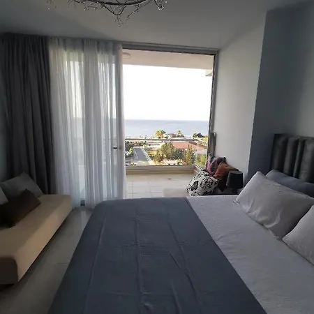 Appartement Seasky With Sea View, Beach, Pools And Sauna